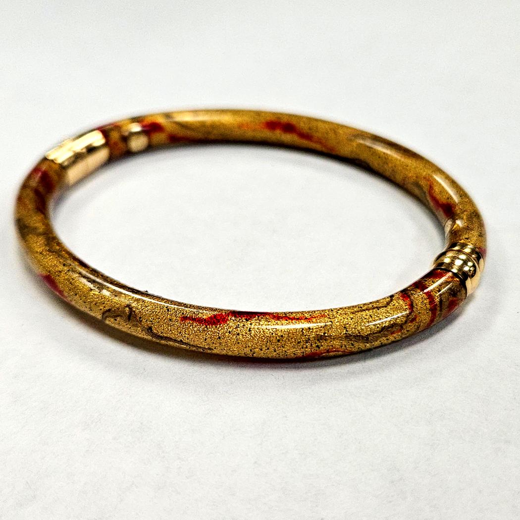 SOHO Jewelry 18 Karat Yellow Gold Red and Gold Enamel Hinged Bangle Bracelet, Made in Italy MD-EB-00306