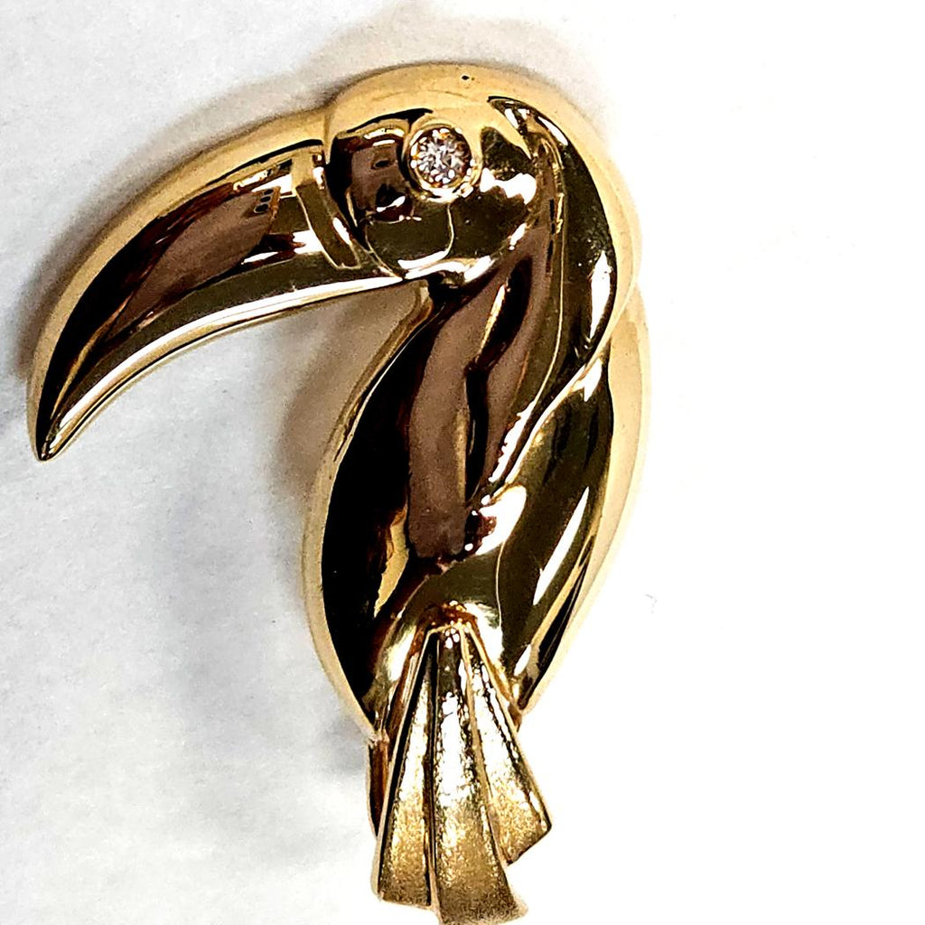Vintage Italian 18 Karat Gold Toucan Brooch Pin with Diamond Eye, circa 1980s