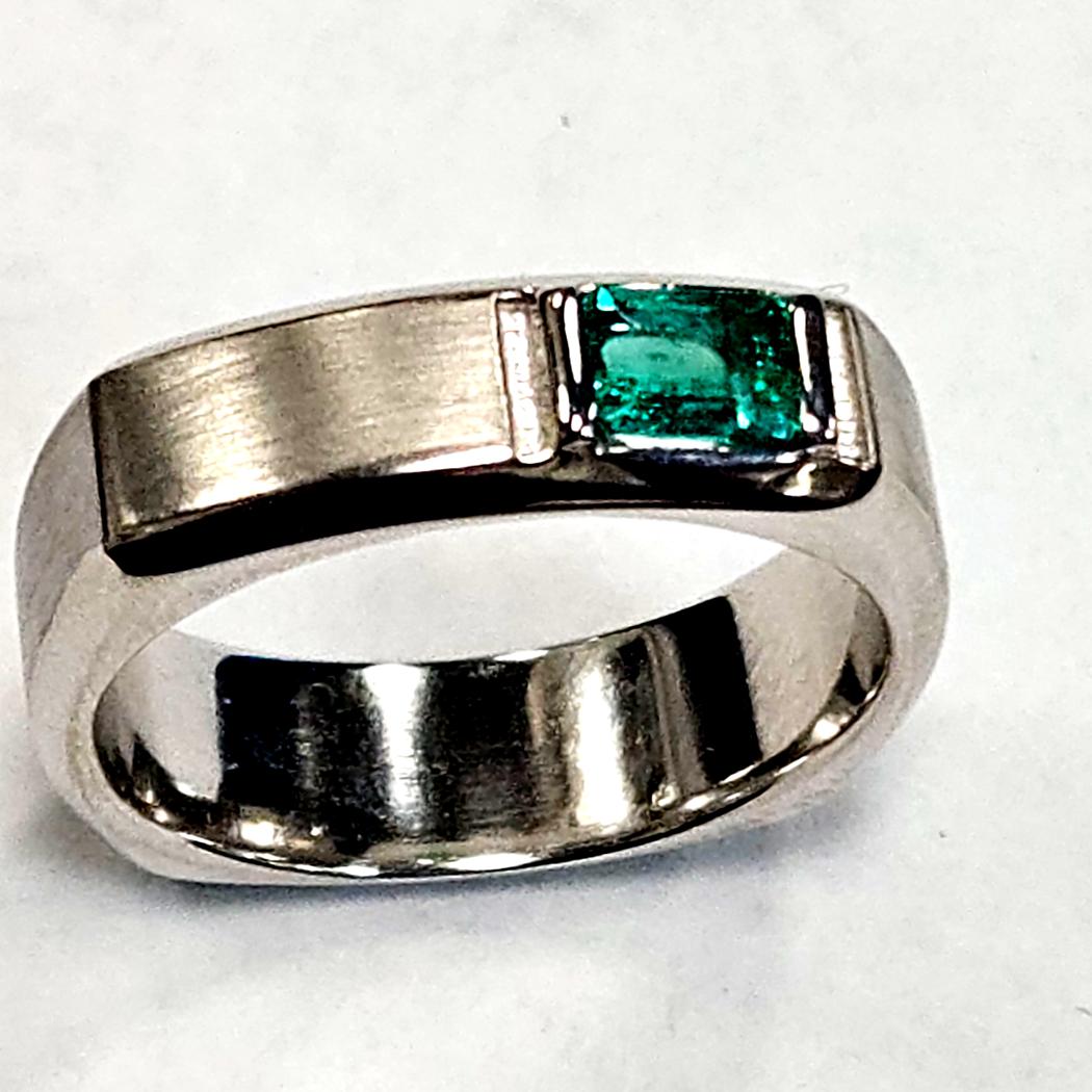 14 Karat White Gold Emerald Gentleman's Pinky Ring with Satin Finish