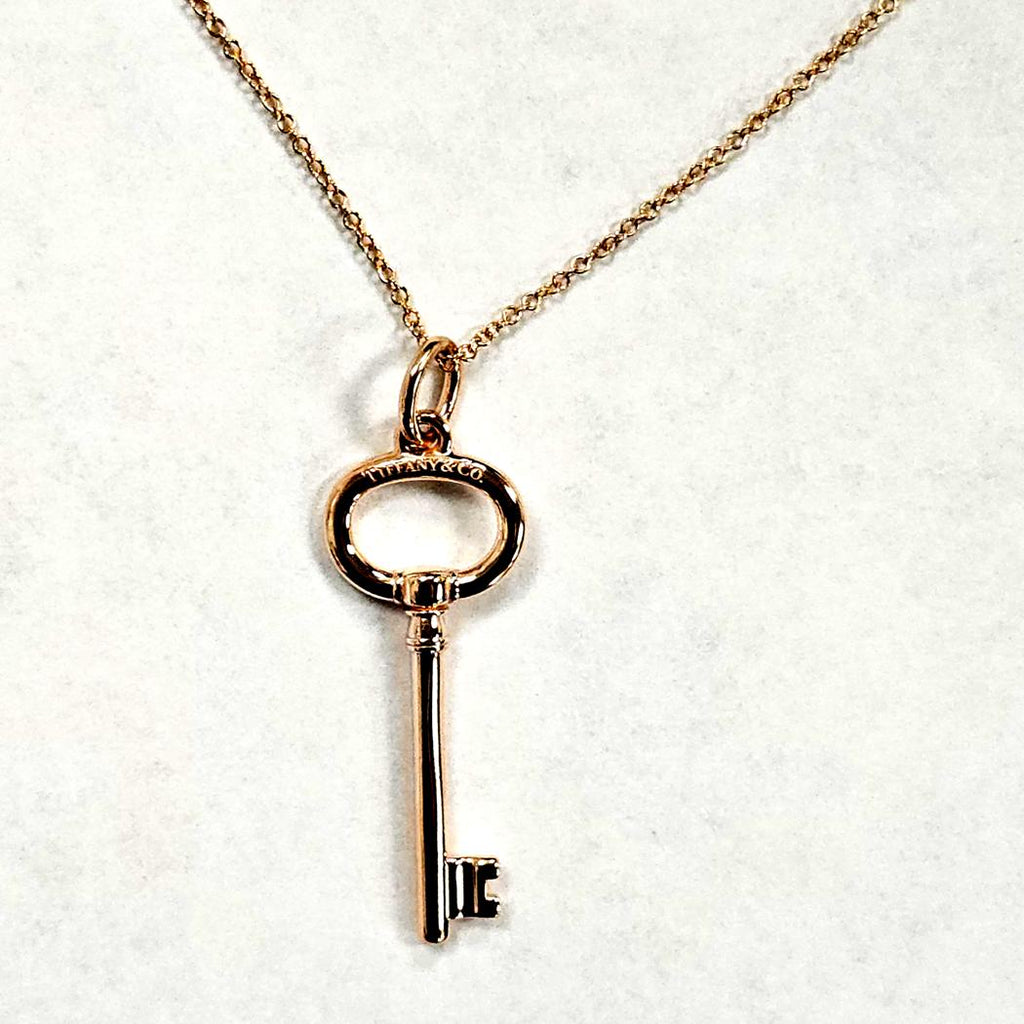 Tiffany & Co. 18Kt Rose Gold Key Pendant with Chain  Elegant and timeless  MD-EB-0267