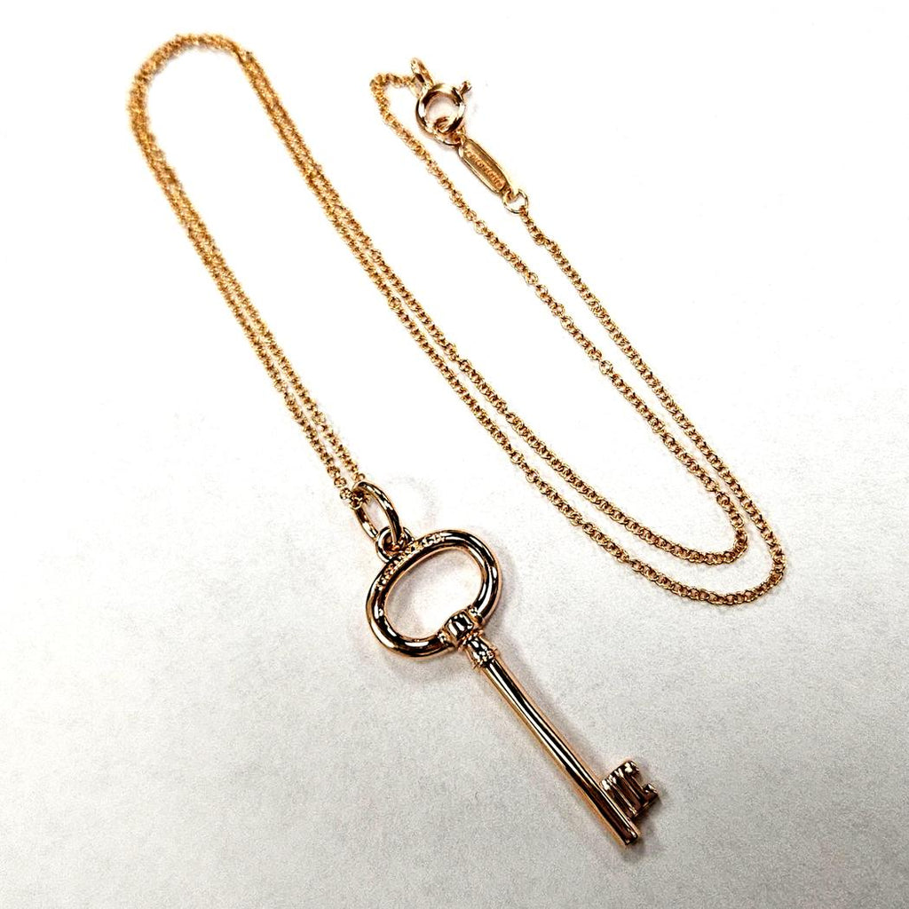 Tiffany & Co. 18Kt Rose Gold Key Pendant with Chain  Elegant and timeless  MD-EB-0267